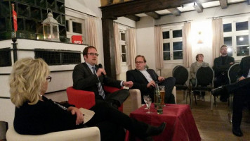 Talk auf dem roten Stuhl mit Dr. Florian Janik