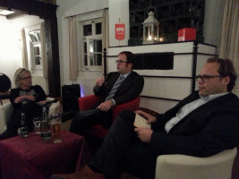 Talk auf dem roten Stuhl mit Dr. Florian Janik