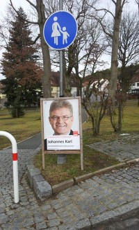 Die ersten Plakate sind geklebt und aufgestellt